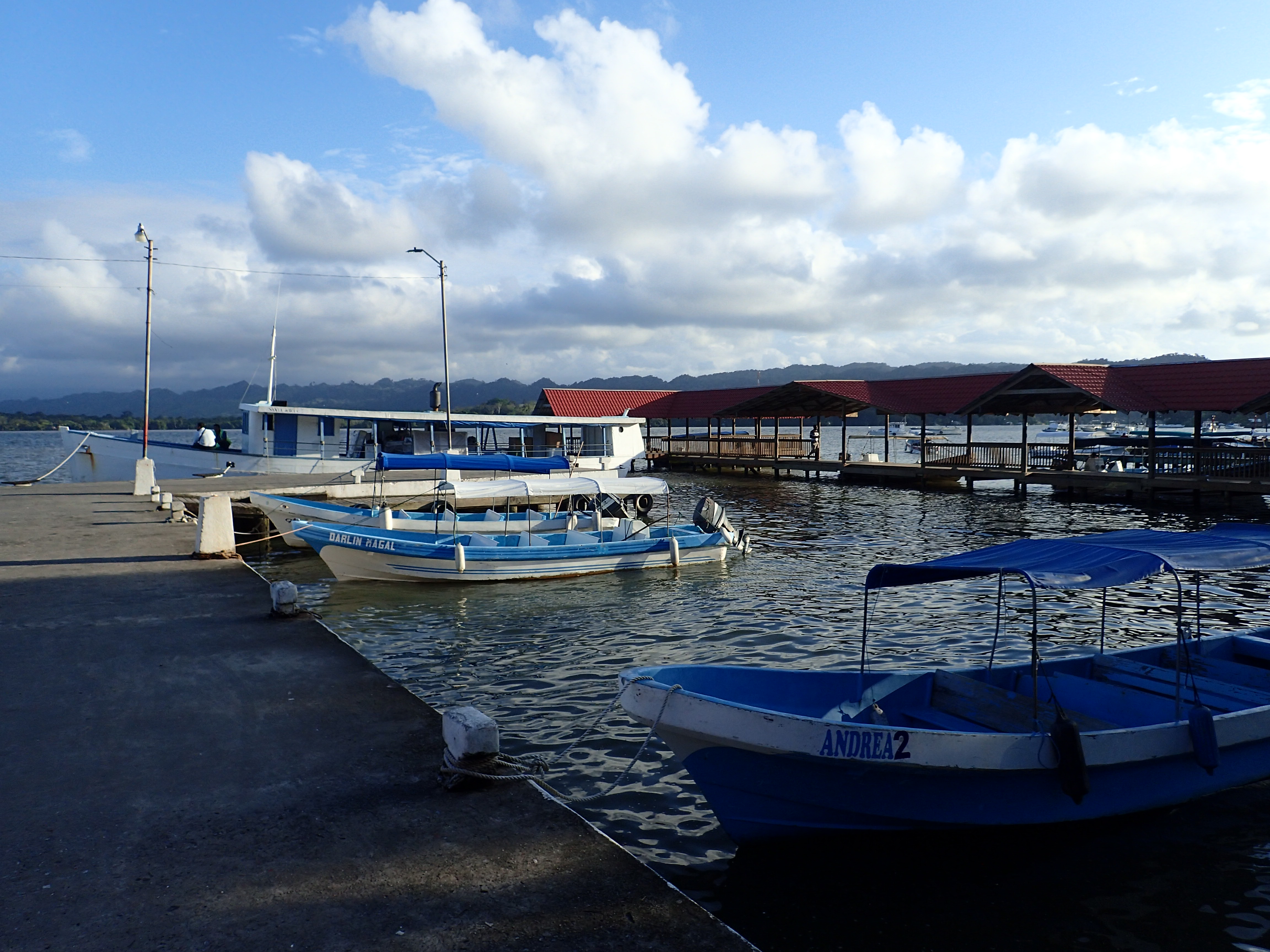 boats in puerto livingston